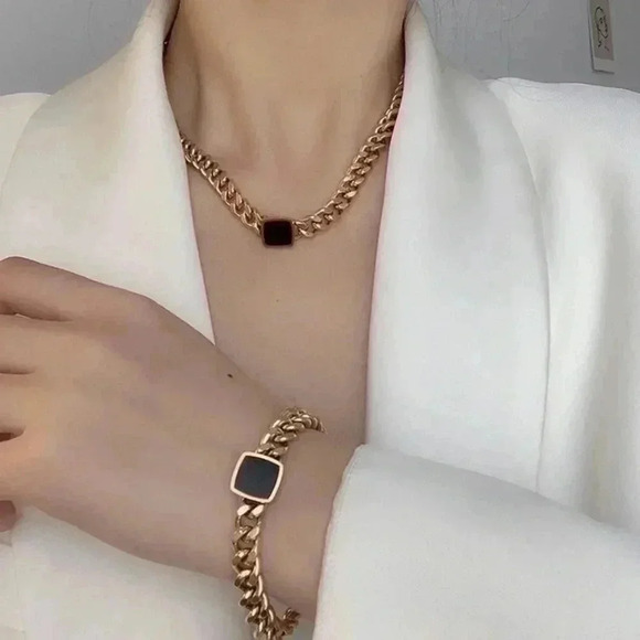 NEW 18K Gold Plated Stainless Steel Bracelet - Cuban Style w/ Black Center Piece - Picture 4 of 6